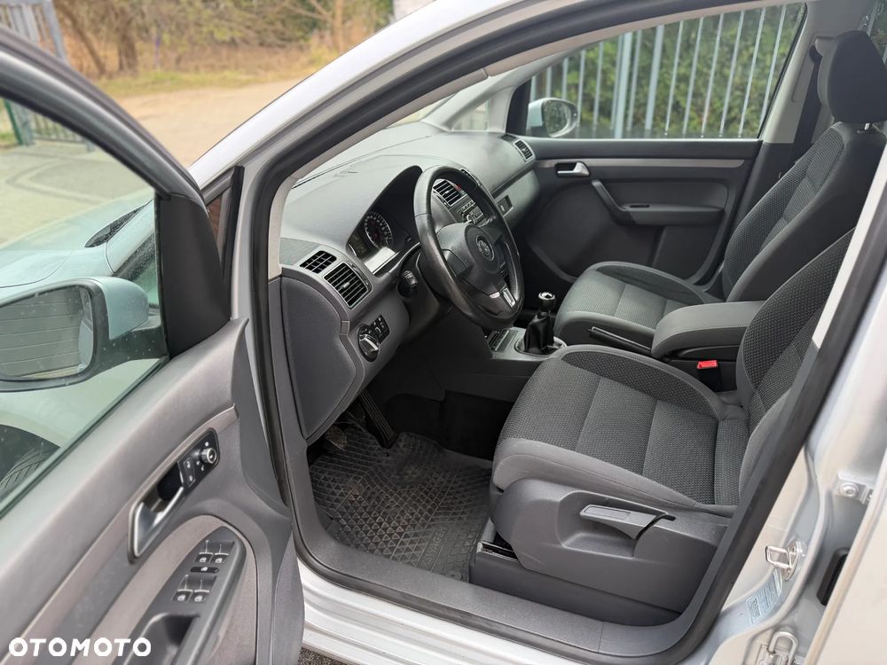 Volkswagen Touran - 10