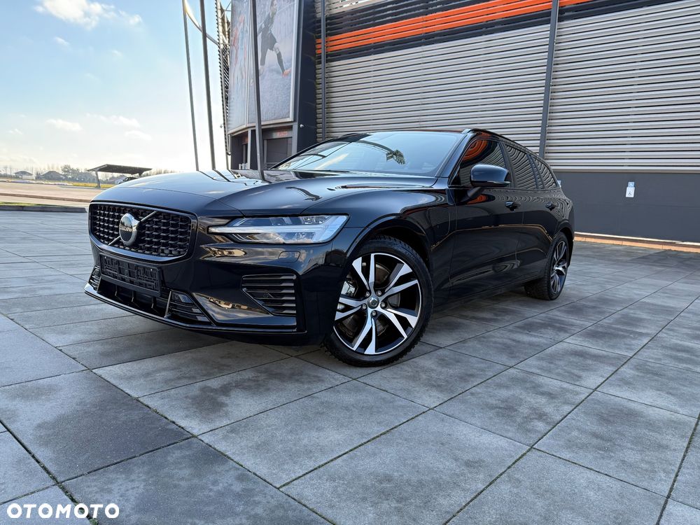 Volvo V60 T6 AWD Plug-In Hybrid Plus Dark - 1