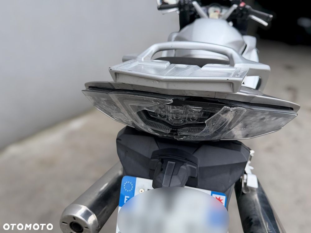 Yamaha FJR - 8