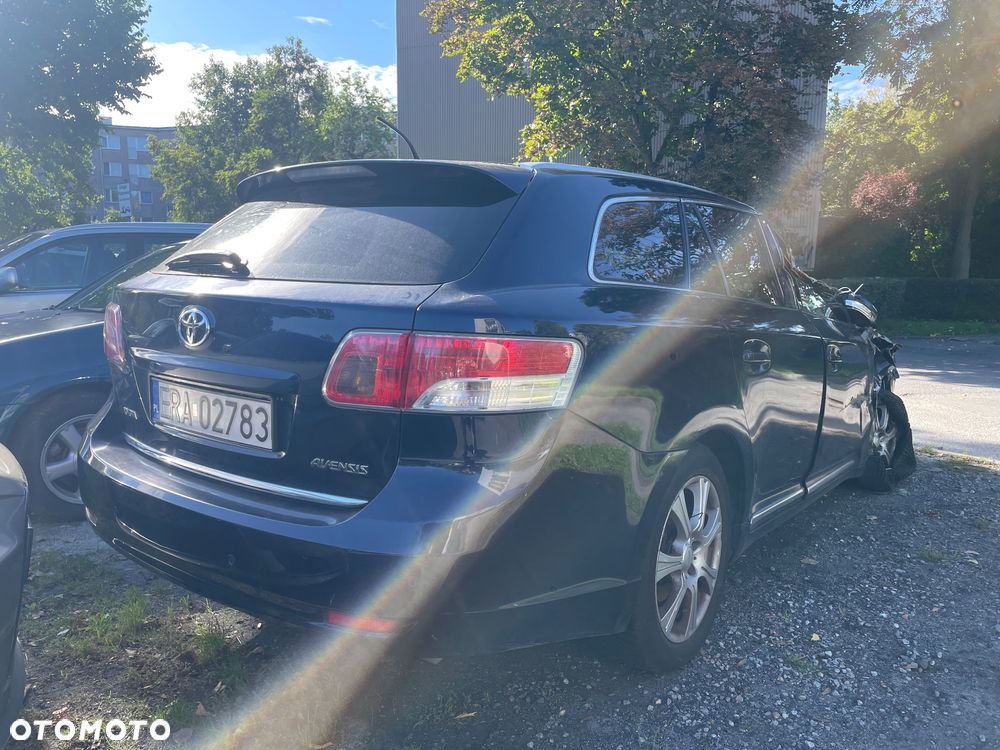 Toyota Avensis 2.2 D-CAT Premium - 3