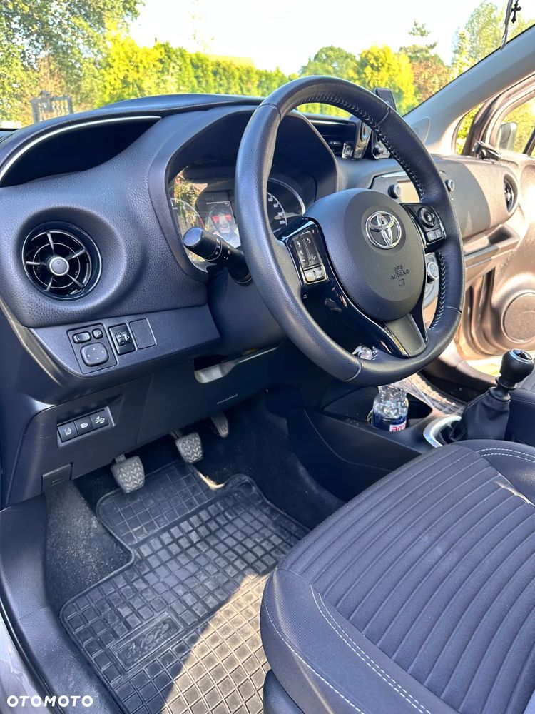Toyota Yaris - 12