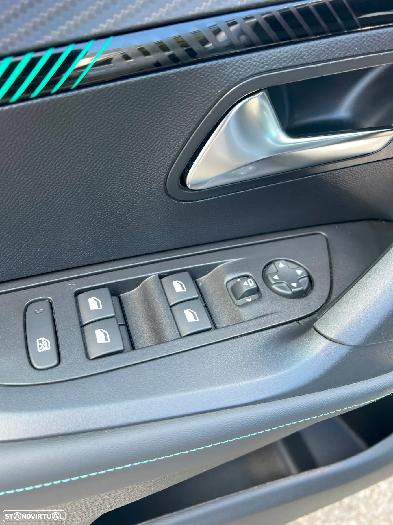Peugeot 2008 1.2 PureTech Allure Pack EAT8 - 19