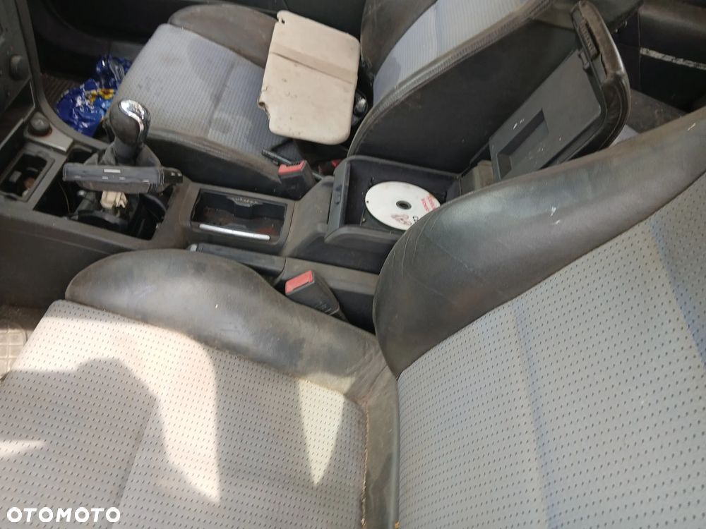 opel vectra C GTS Z20H fotel fotele kanapa deska kokpit podsufitka boczek boczki klamka podłokietnik - 6