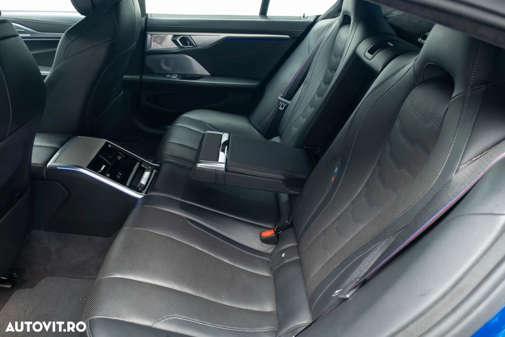 BMW M8 M850i xDrive AT - 30