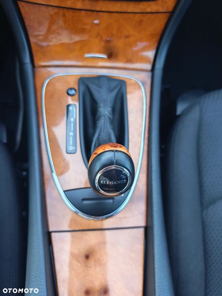 Mercedes-Benz Klasa E 230 7G-TRONIC Elegance - 38
