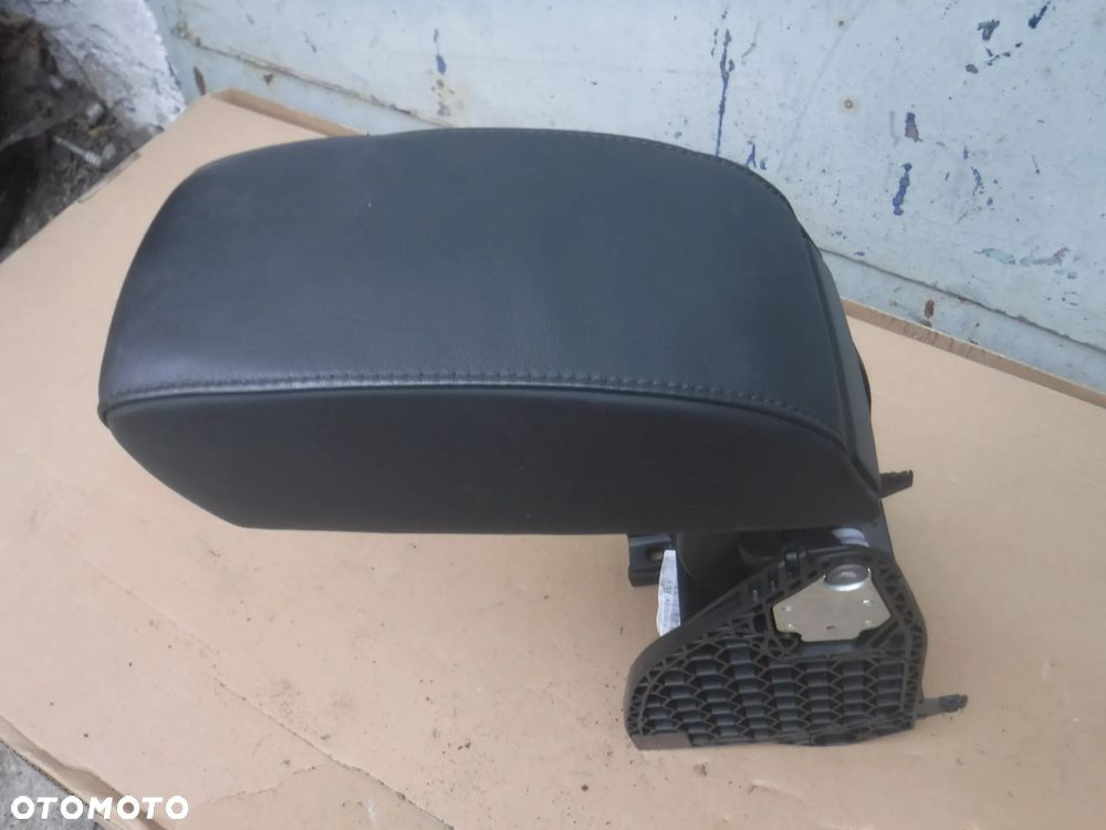 Skoda Yeti Lift podlokietnik skora skorzany 5L0864207C - 2