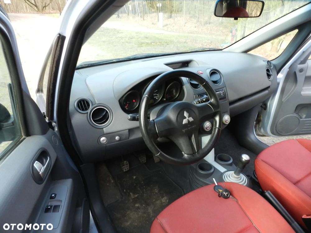 Mitsubishi Colt - 15