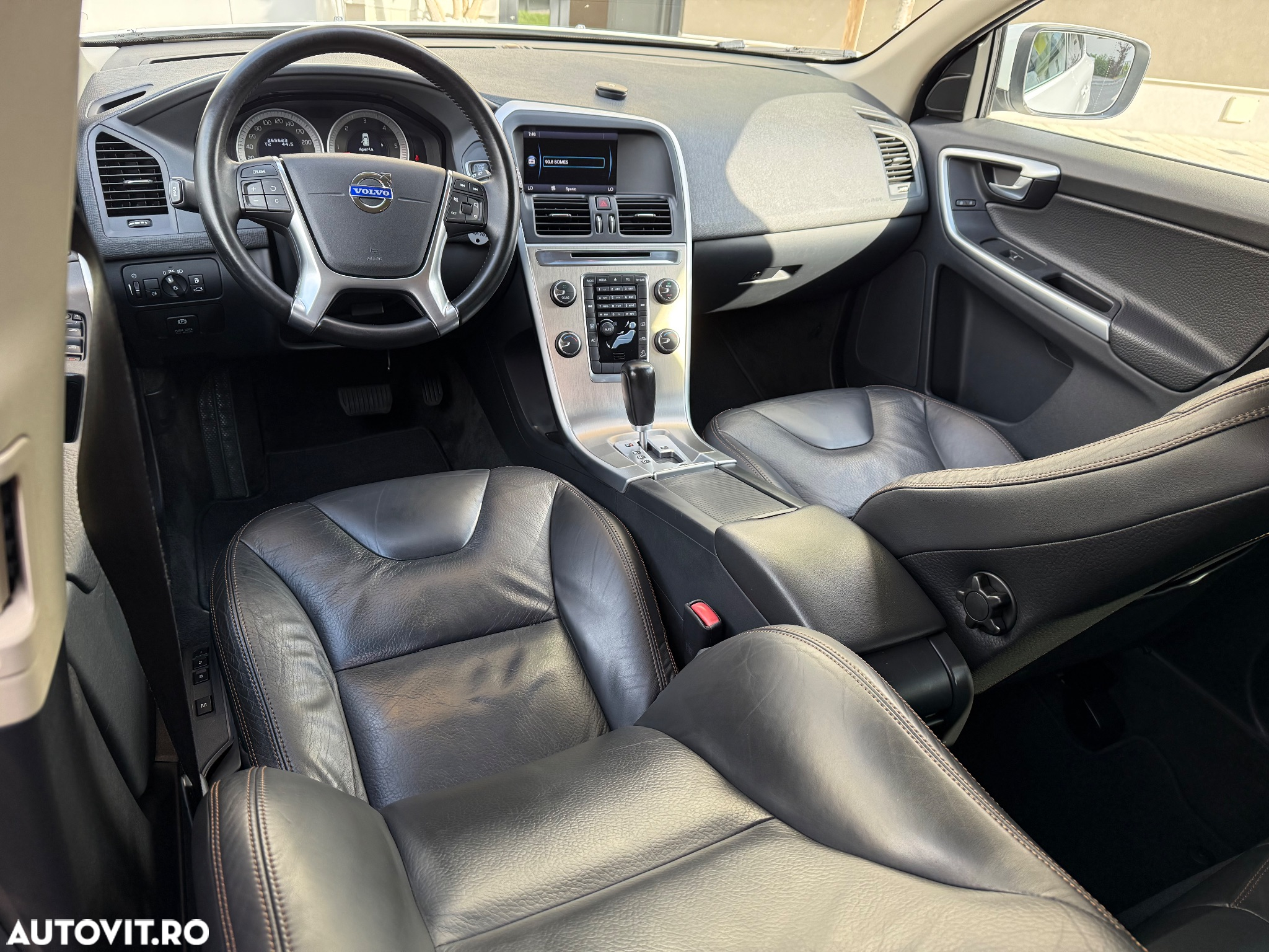 Volvo XC 60 D5 AWD Momentum - 5