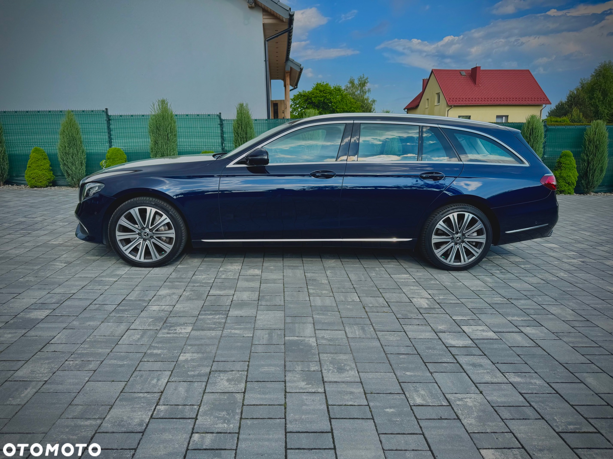 Mercedes-Benz Klasa E 400 4Matic T 9G-TRONIC Exclusive - 4