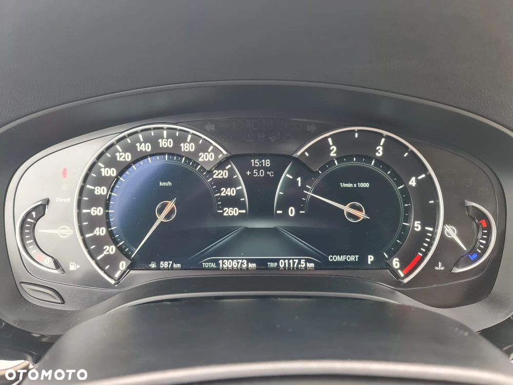 BMW Seria 5 520d xDrive Luxury Line sport - 28