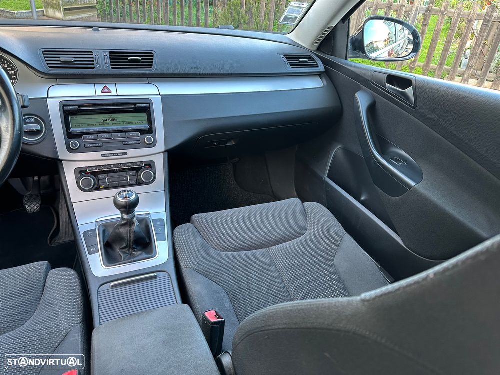 VW Passat 1.6 TDI Confortline - 22