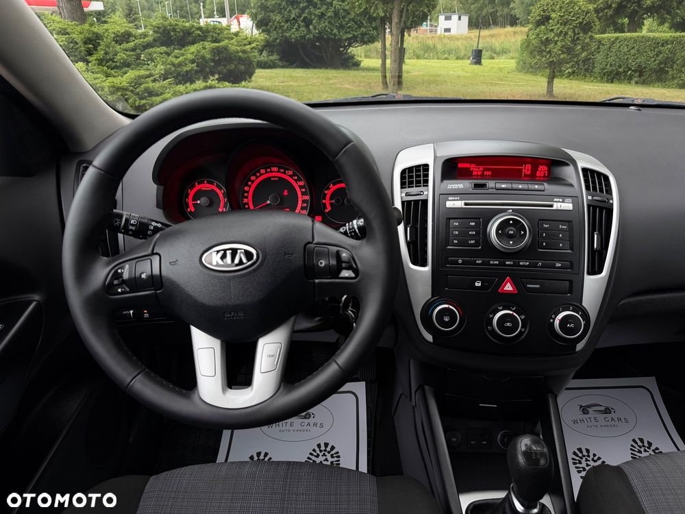 Kia Ceed 1.4 CVVT Dream-Team Edition - 6
