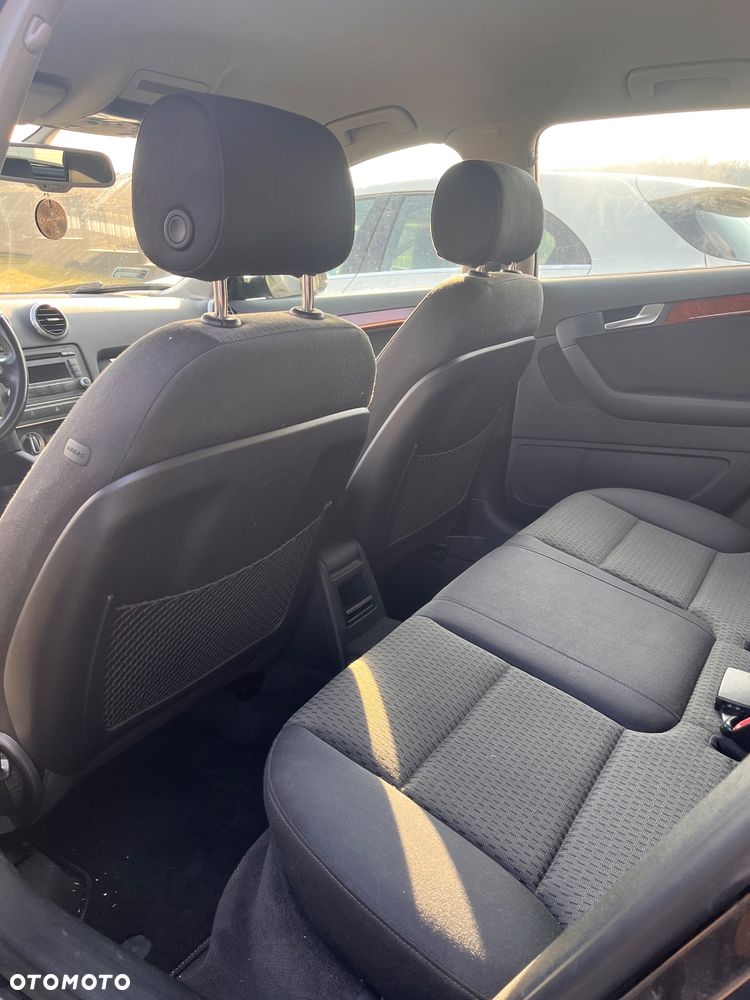 Audi A3 Sportback 1.6 TDI DPF Ambiente - 18