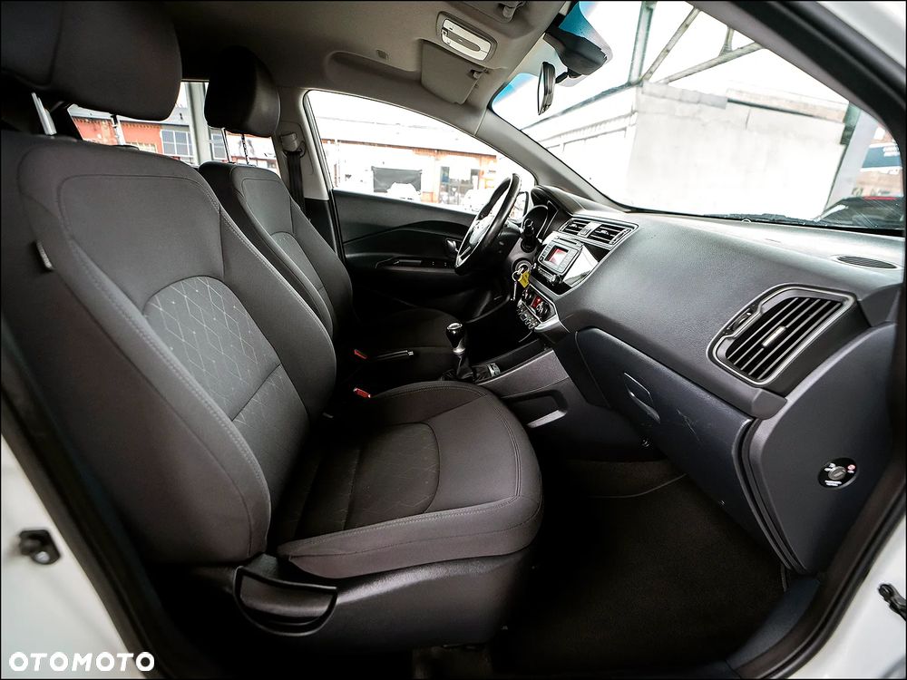 Kia Rio 1.2 Dream Team Edition - 36
