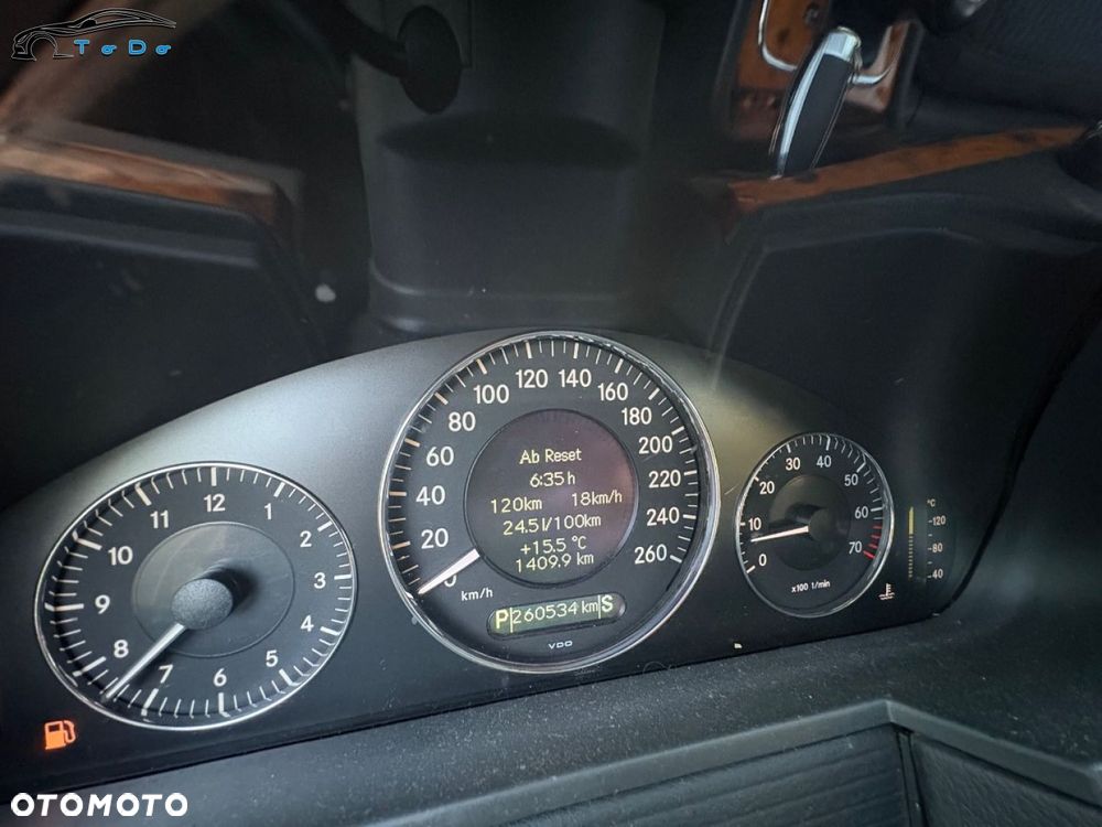 Mercedes-Benz Klasa E 500 4-Matic T Elegance - 26