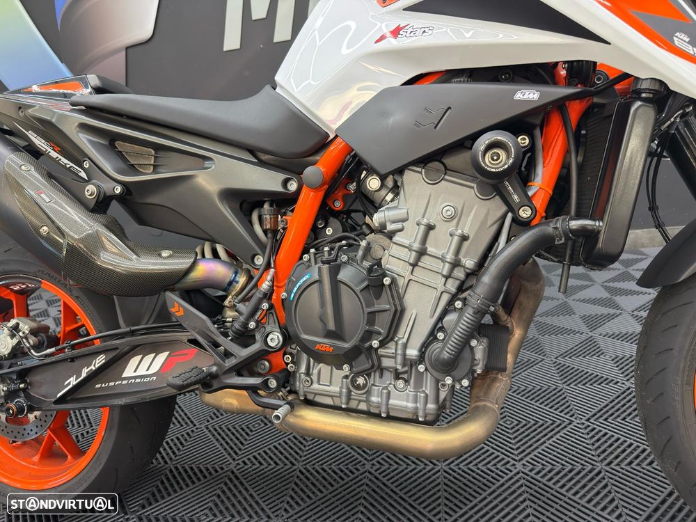 KTM 890 DUKE R - 16