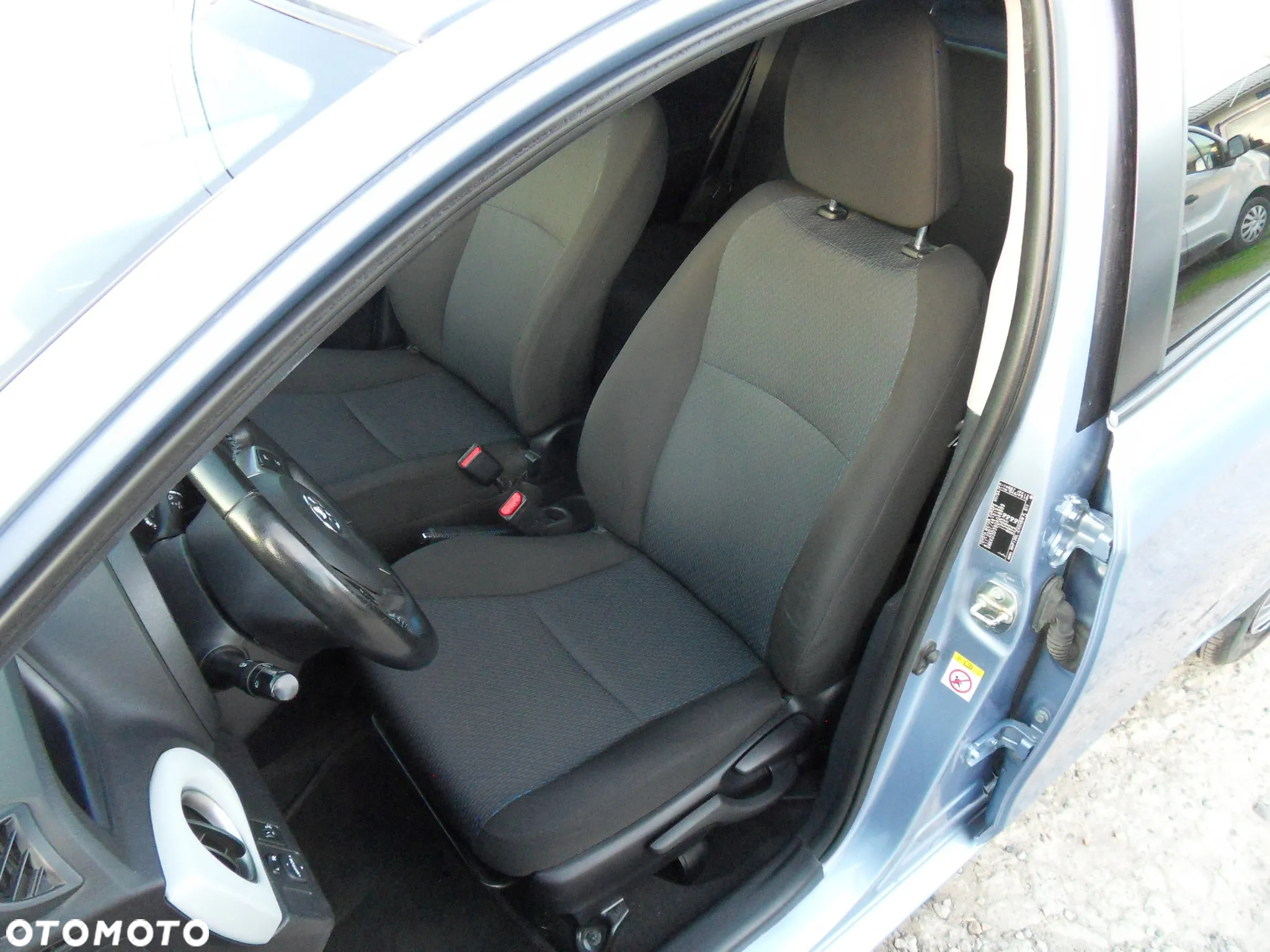 Toyota Yaris Hybrid 100 Premium - 13