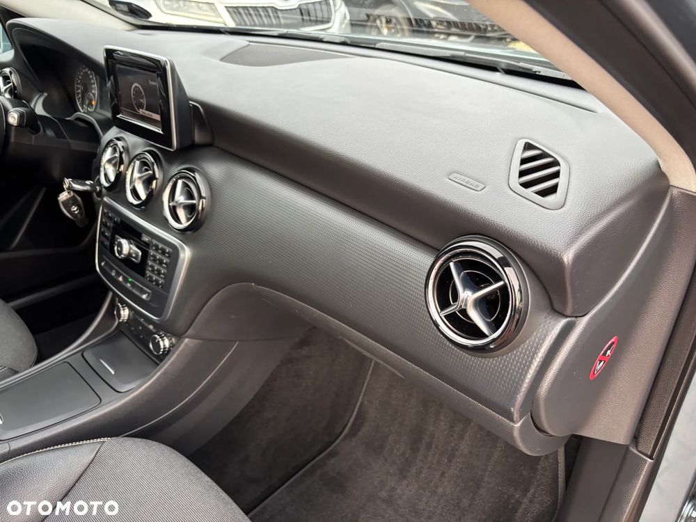 Mercedes-Benz Klasa A 180 (BlueEFFICIENCY) 7G-DCT Urban - 22