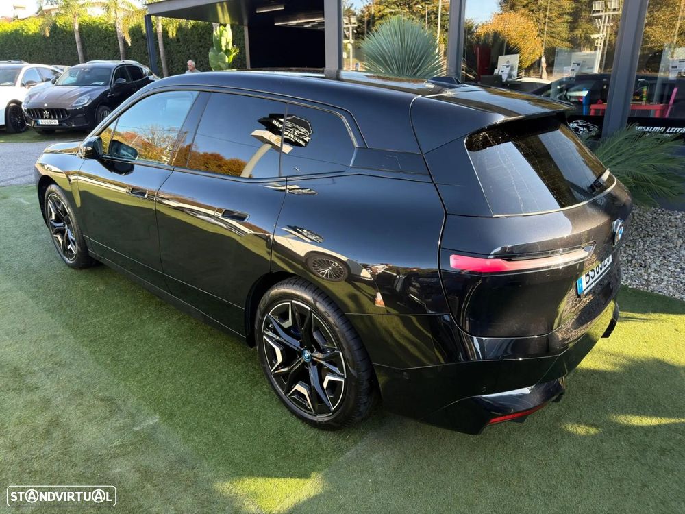 BMW iX xDrive 40 Pack Desportivo - 16