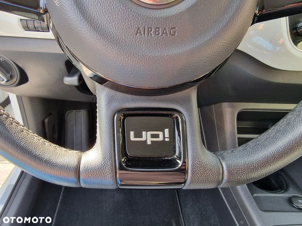 Volkswagen up! 1.0 black - 26