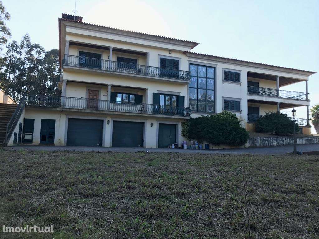 Moradia T7 com 1323m2 de construção e 6867m2 terreno na Trofa - Grande imagem: 3/29