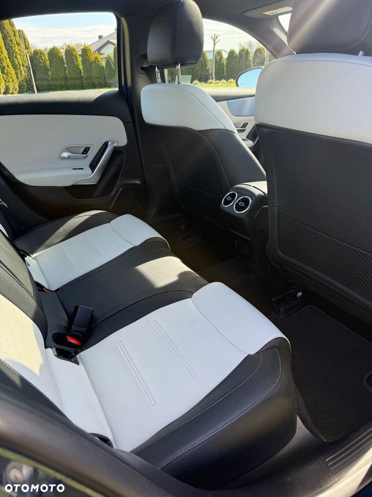 Mercedes-Benz Klasa A 220 4-Matic AMG Line 8G-DCT - 11