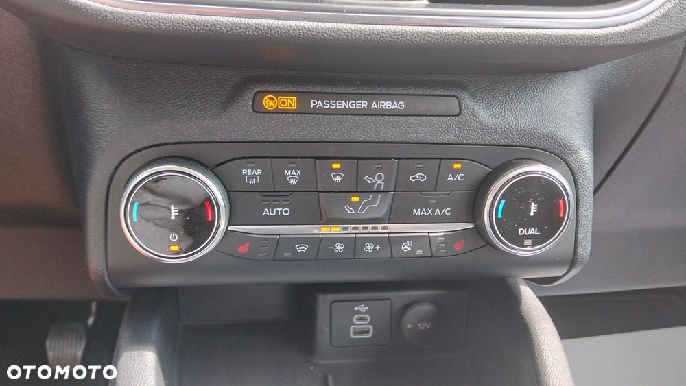 Ford Kuga 1.5 EcoBoost FWD Titanium - 26