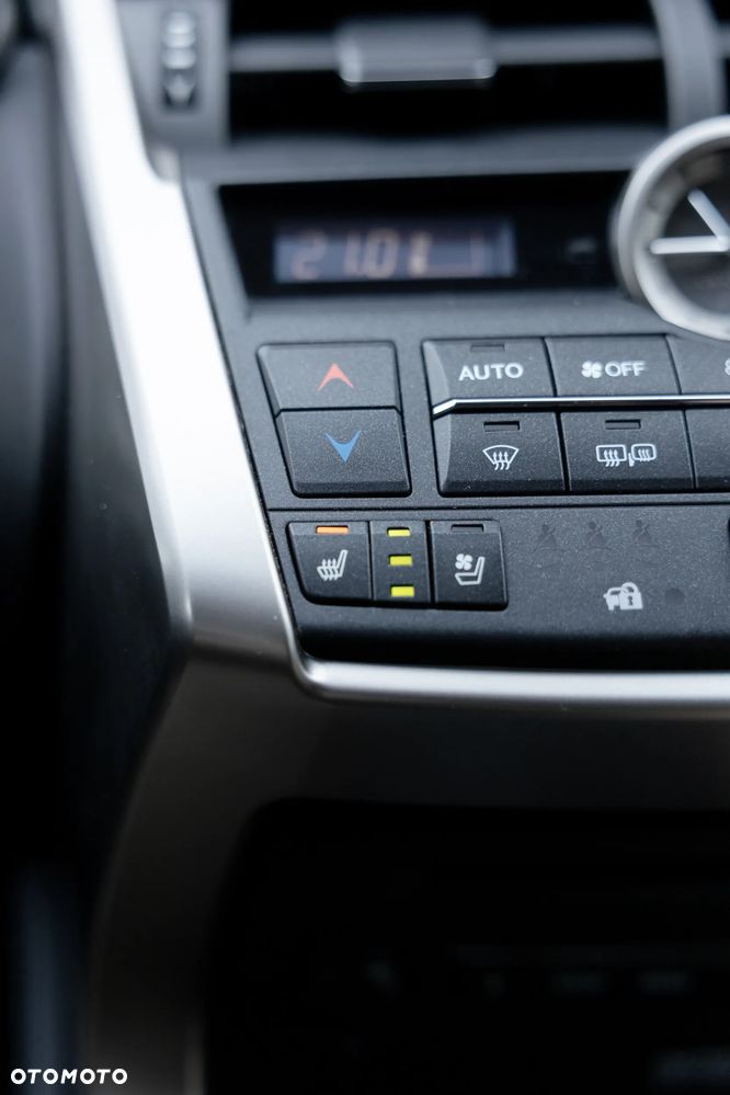 Lexus NX 300h Prestige AWD - 30