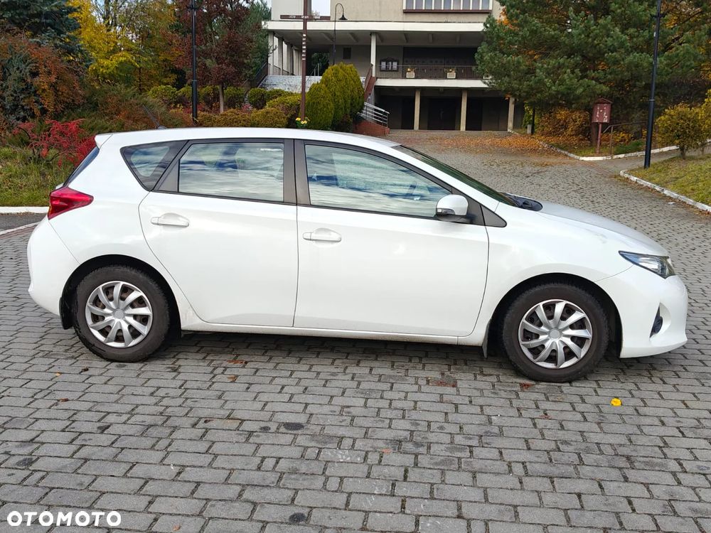 Toyota Auris 2015 photo 5