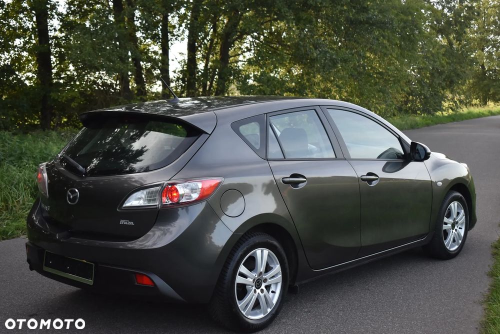 Mazda 3 1.6 Active + - 13