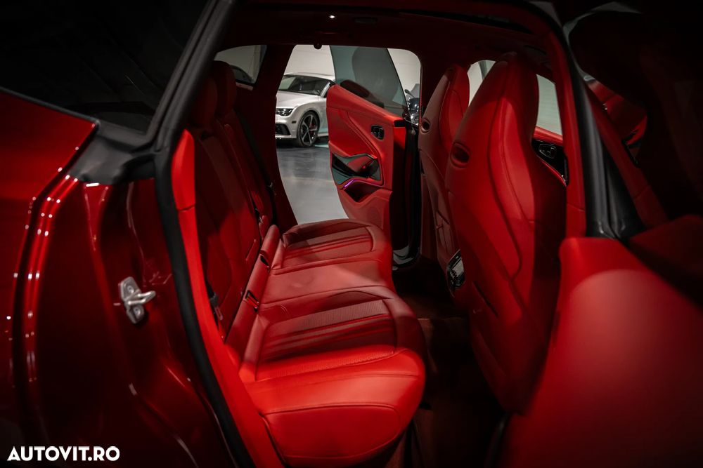 Aston Martin DBX - 13