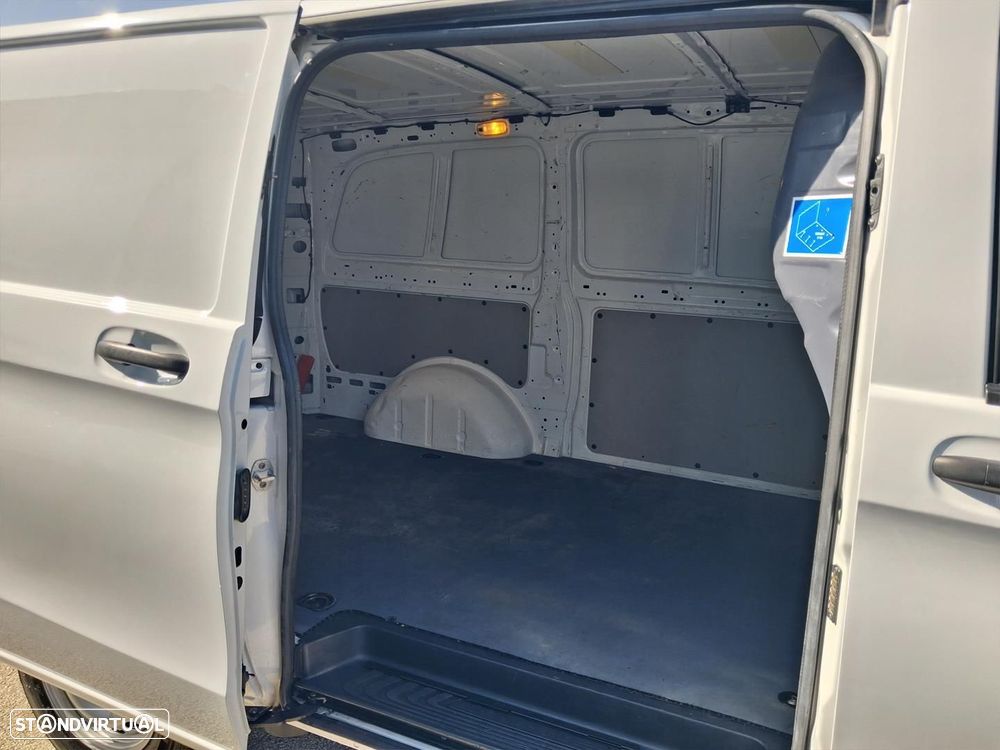 Mercedes-Benz Vito 116 CDI Furgão Standard - 11