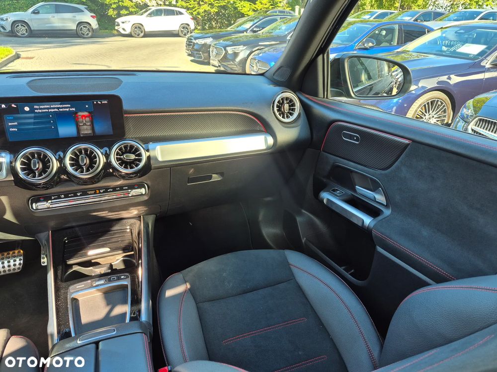 Mercedes-Benz GLB 200 AMG Line 7G-DCT - 24