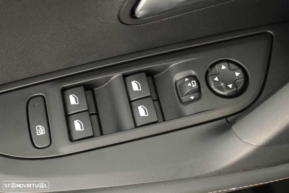 Peugeot e-2008 54 kWh Allure - 21