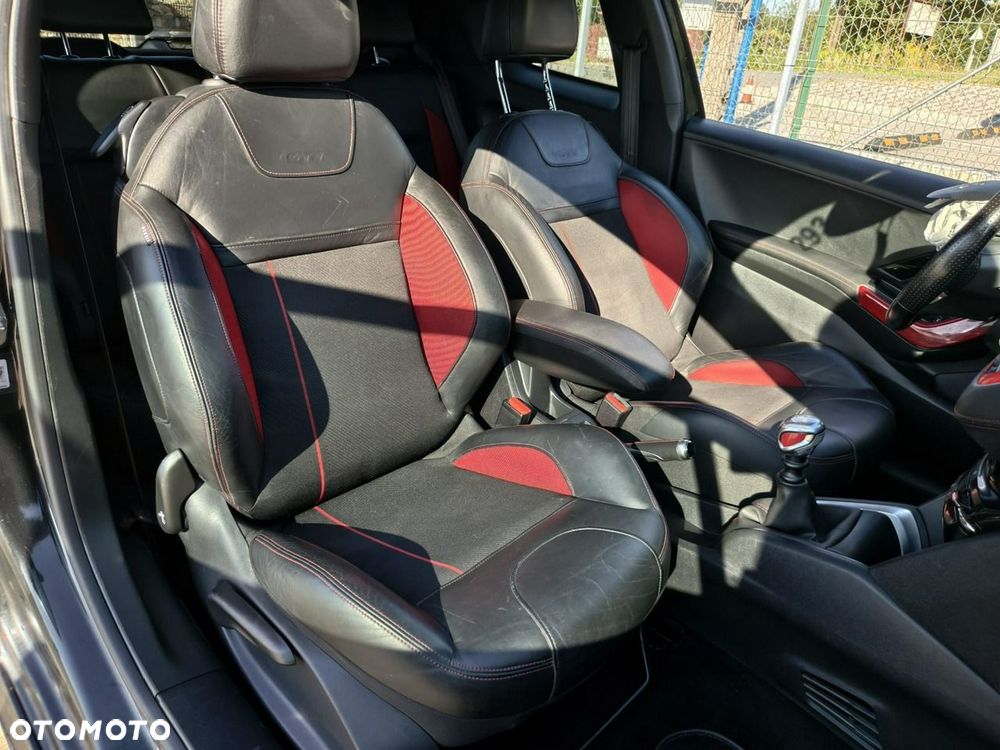 Peugeot 208 - 16
