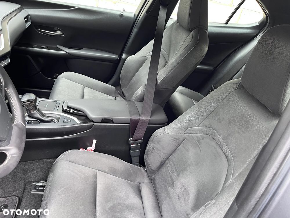 Lexus UX 250h - 5