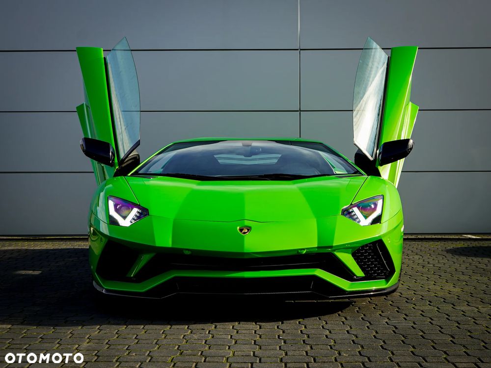 Lamborghini Aventador - 5