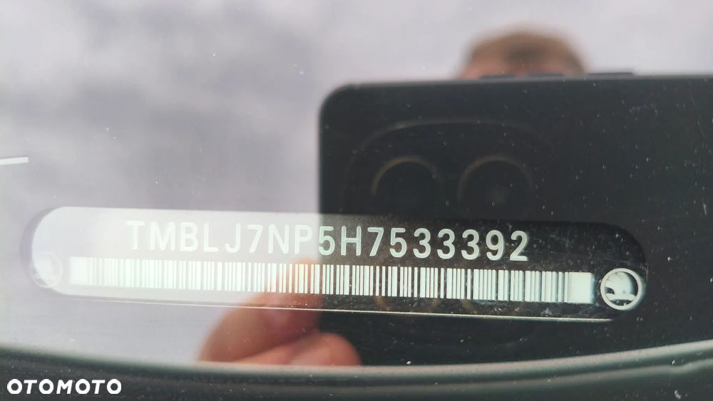 Skoda Superb 2.0 TDI L&K DSG - 38