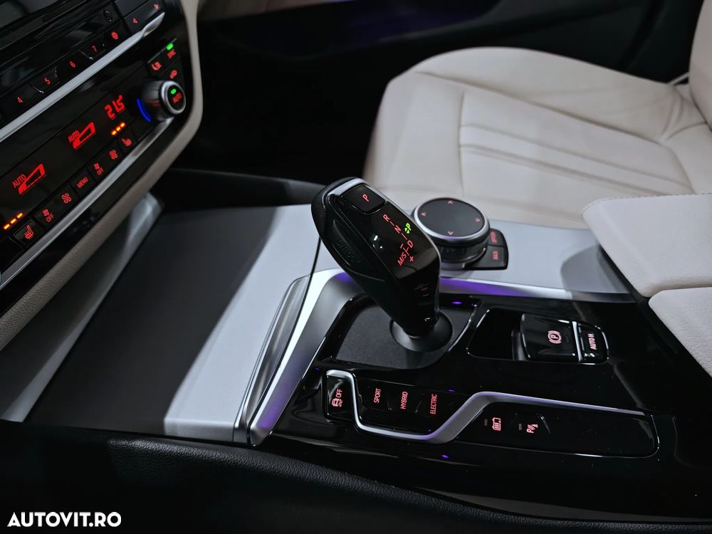 BMW Seria 5 530e Aut. - 28