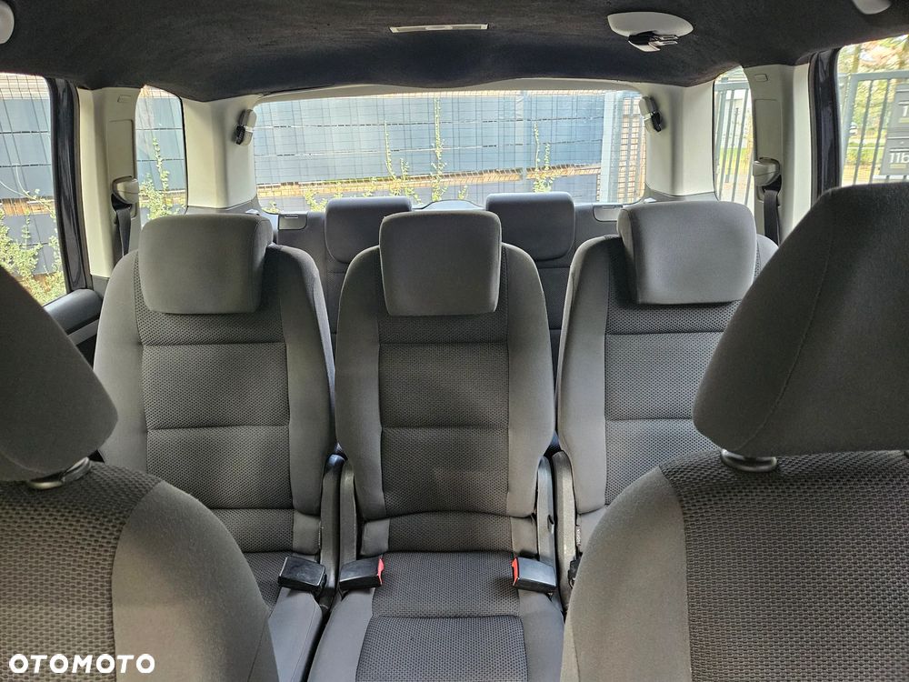 Volkswagen Touran 1.6 TDI DPF BlueMotion Technology Trendline - 11