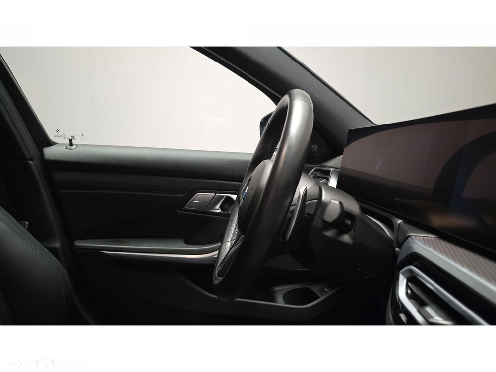 BMW Seria 3 320d xDrive M Sport - 28