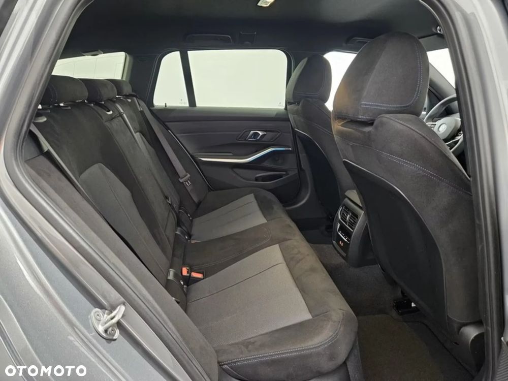 BMW Seria 3 320d xDrive mHEV M Sport - 25