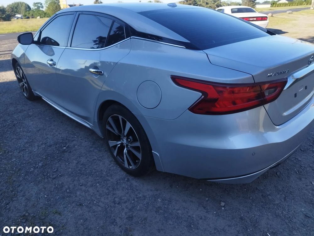 Nissan Maxima - 12