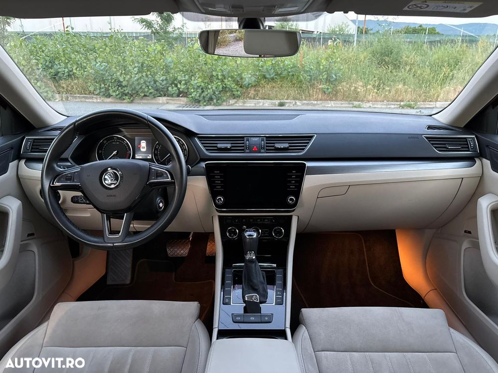 Skoda Superb 2.0 TDI DSG Premium Edition - 22