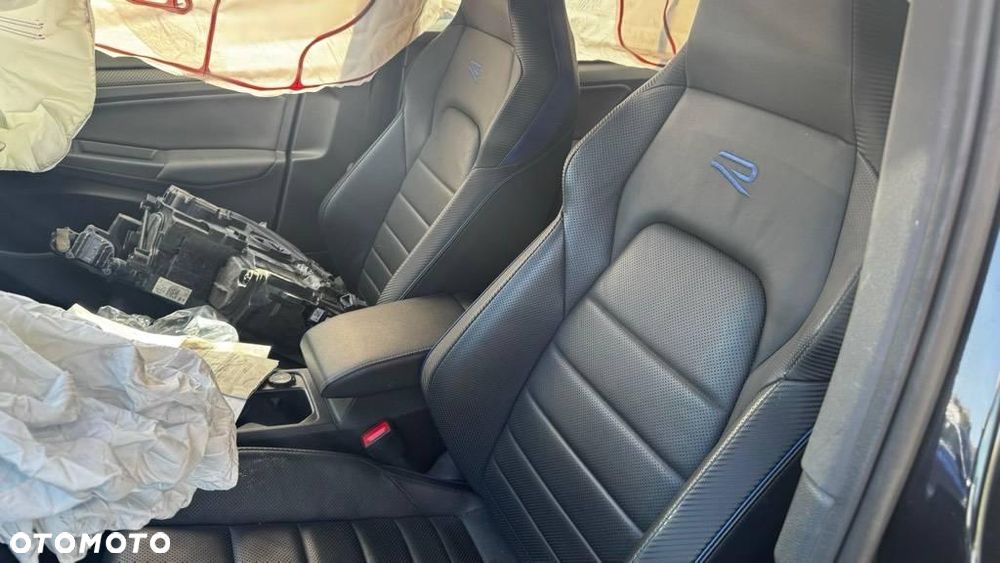 Volkswagen Golf - 6