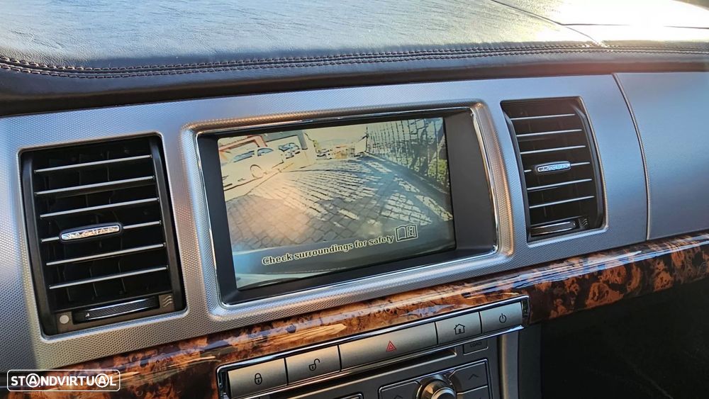 Jaguar XF 2.7 D V6 Premium Luxury - 31