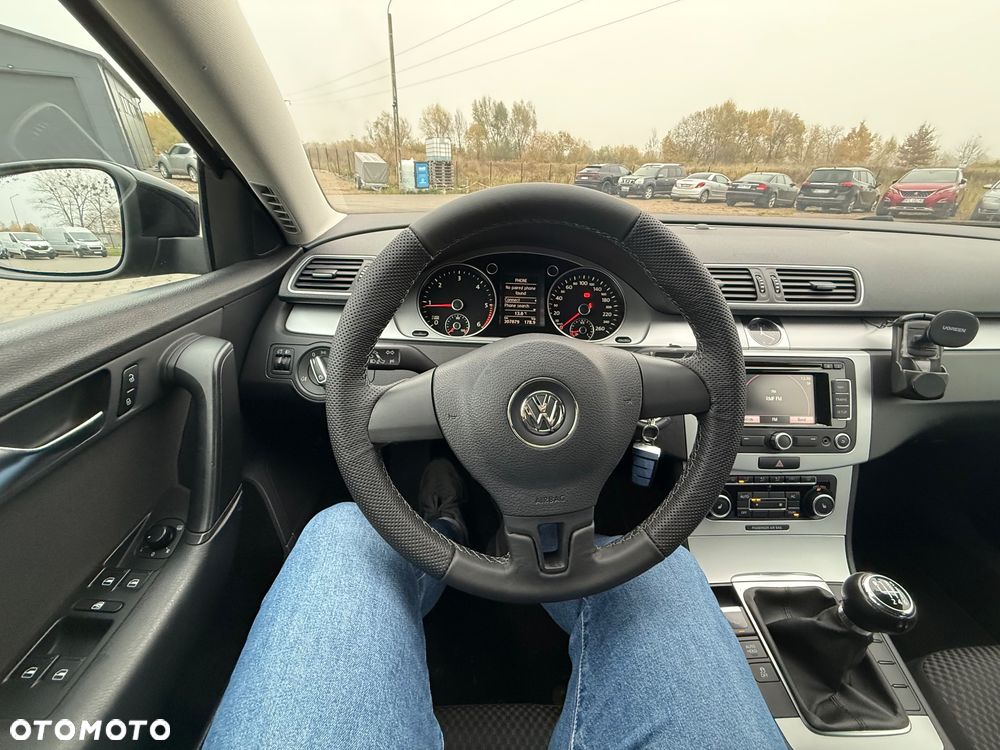 Volkswagen Passat 2.0 Blue TDI SCR Comfortline - 24