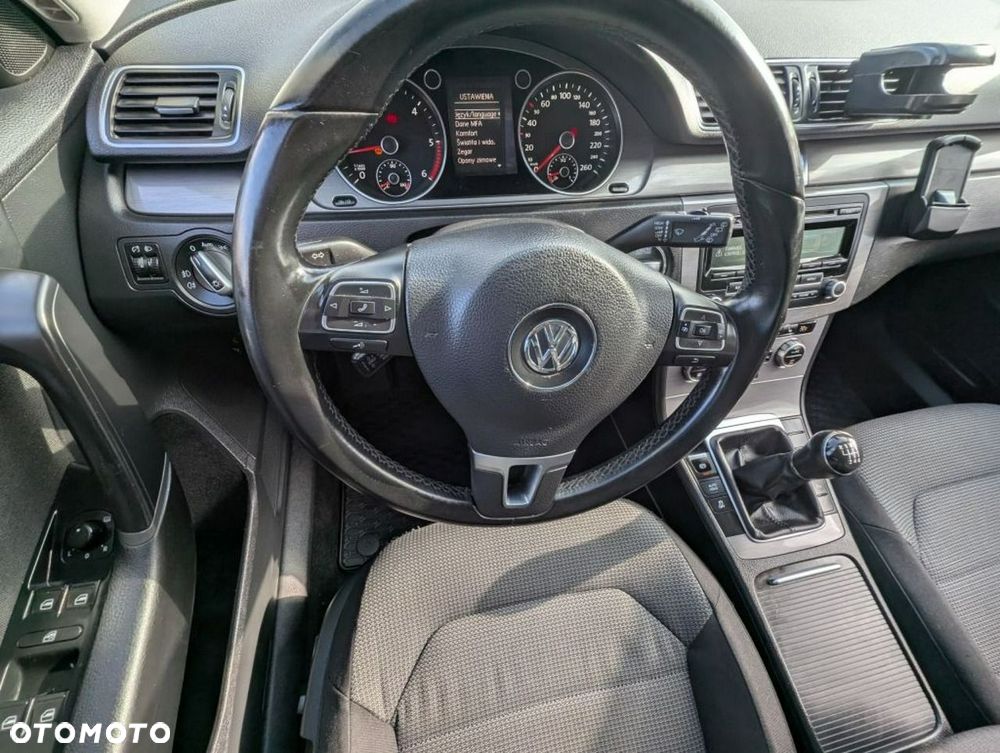 Volkswagen Passat - 13
