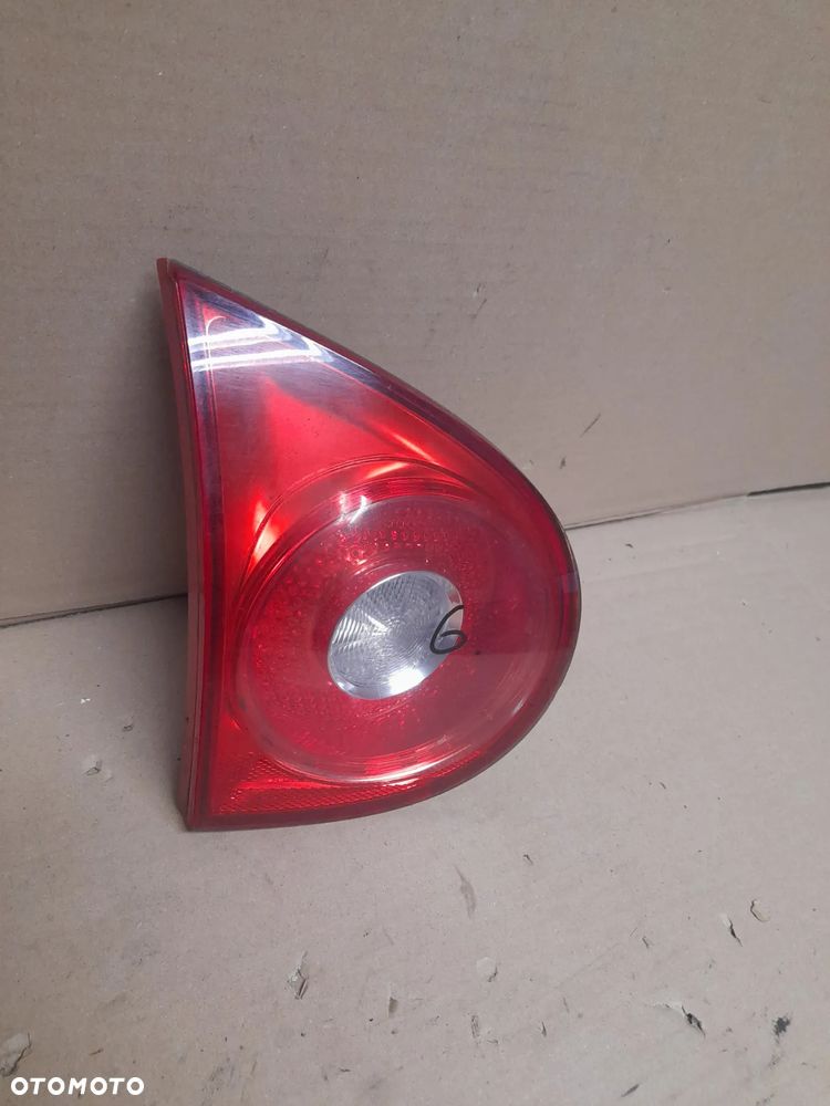 lampa lewa tył w klapę golf 5 1k6945093f - 2