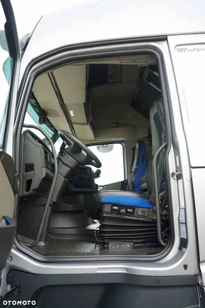 Volvo FH 500 / KLIMA POSTOJOWA / I-SAVE / I-SHIFT / PRZÓD NA PODUSZKACH  / OPONY 100% / - 25